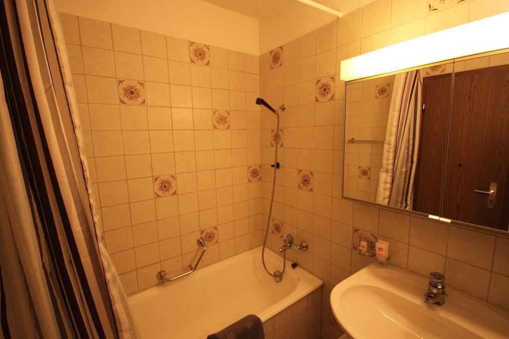 Hitrental Seefeld - Kreuzstrasse Apartments Zurich Ngoại thất bức ảnh