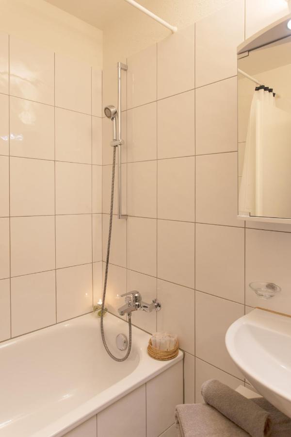 Hitrental Seefeld - Kreuzstrasse Apartments Zurich Ngoại thất bức ảnh